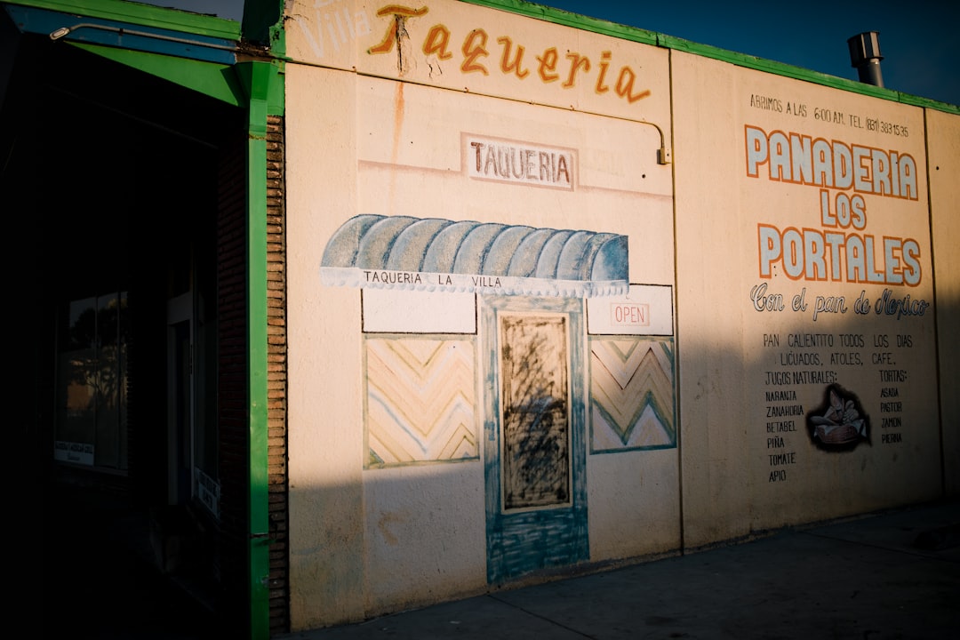 Panaderia Los Portales wall paint