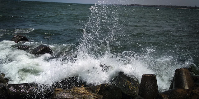 Waves at a Vengurla beach