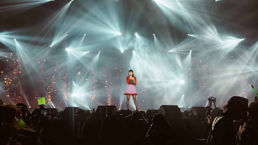 artista feminina no palco