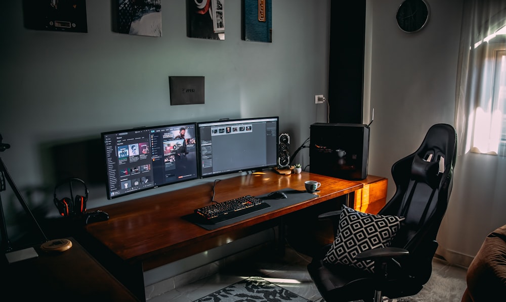 computer set on desk