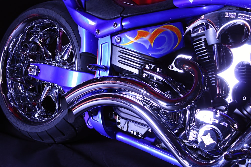 blaues und graues Motorrad