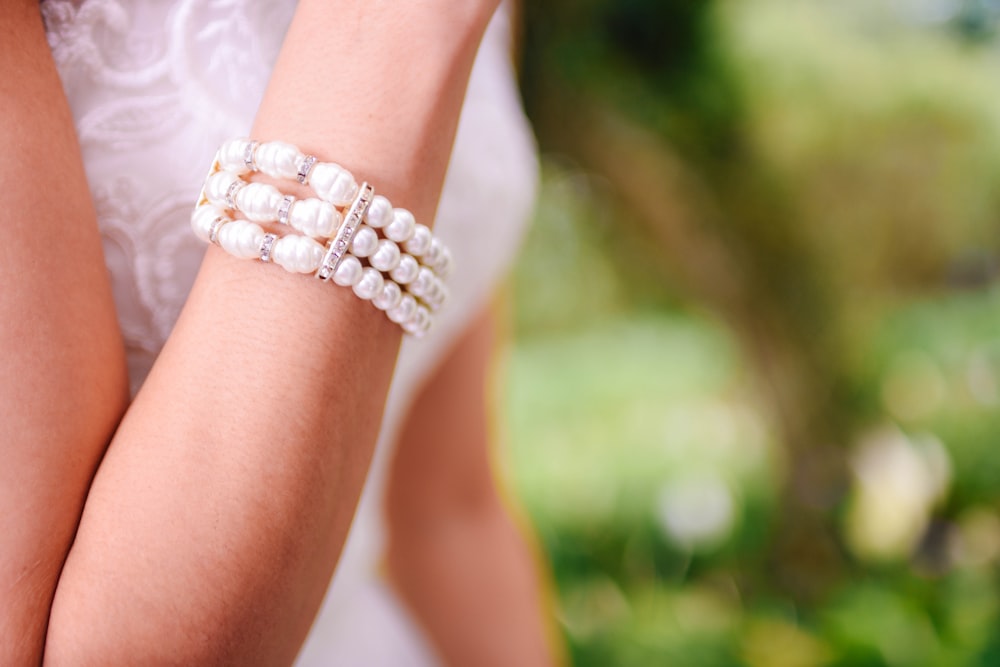 bracciale bianco con perline