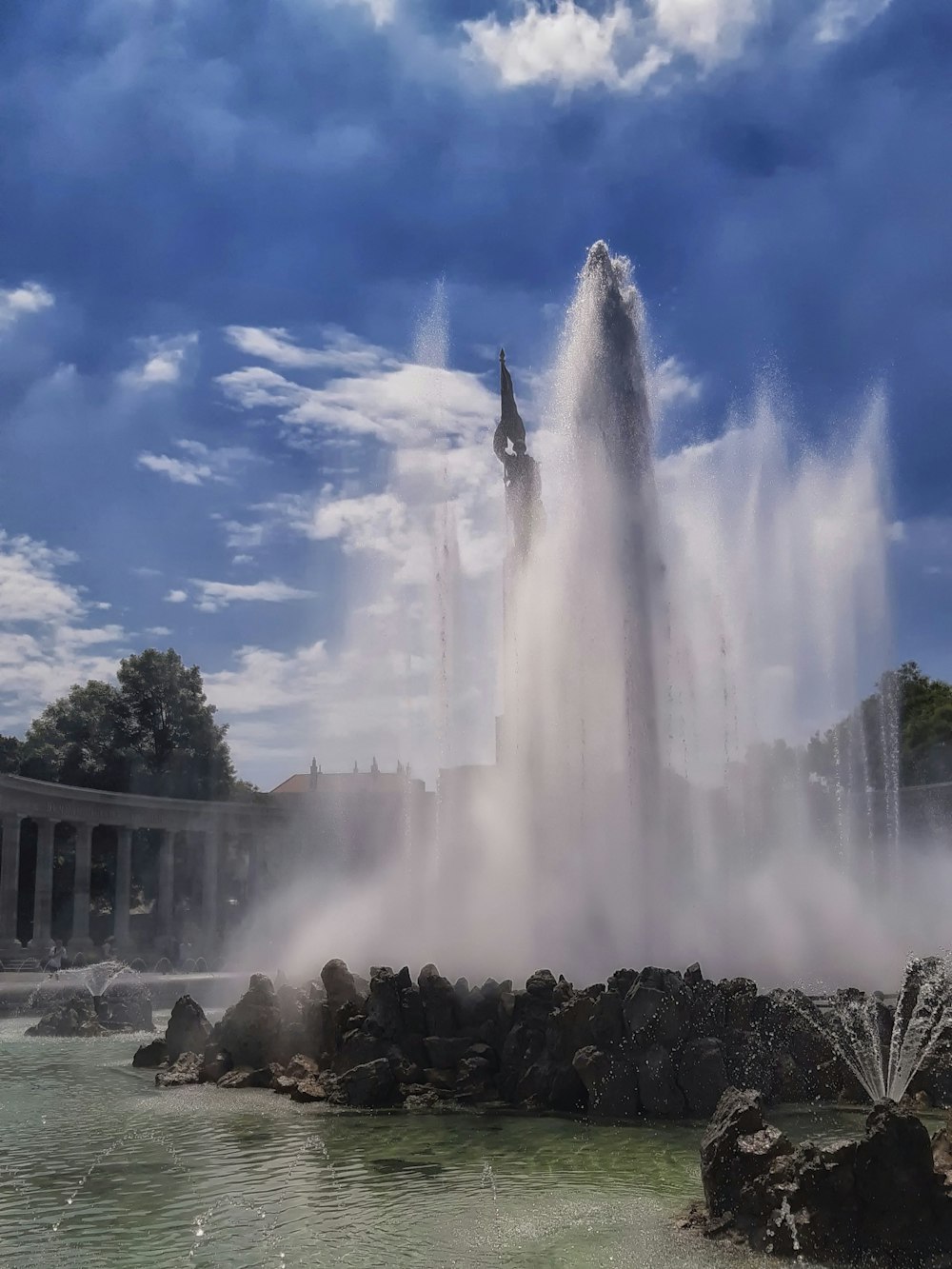 fuente de agua al aire libre