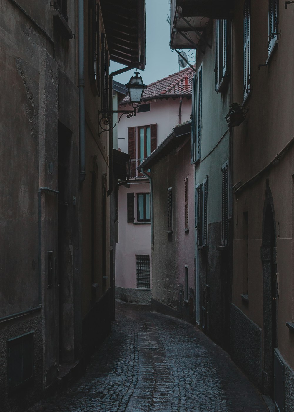 gray pathway between houses