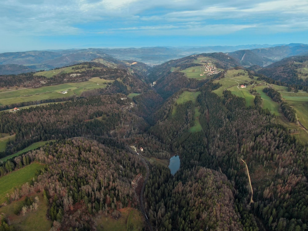 Foto aérea de montaña