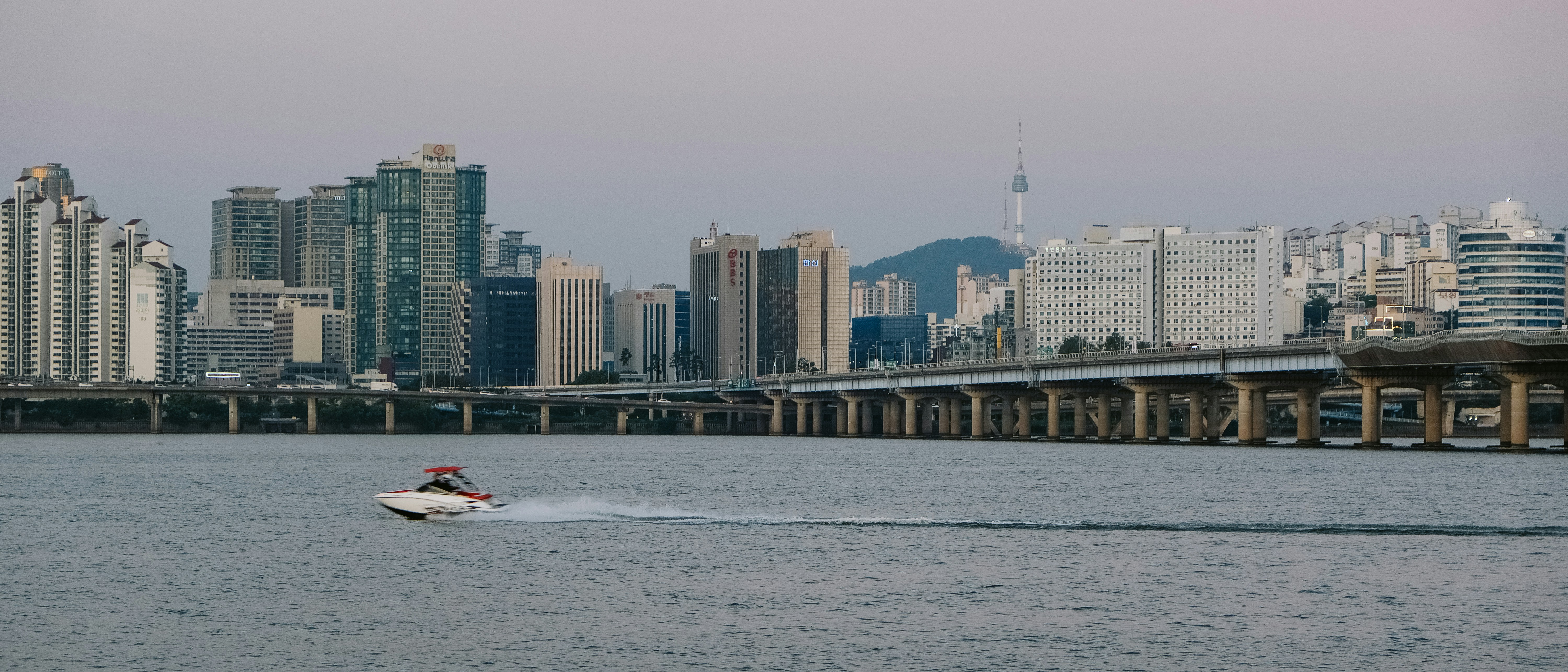 White speed boat on body of water photo – Free Grey Image on Unsplash