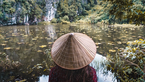 woman wearing brown wicker hat