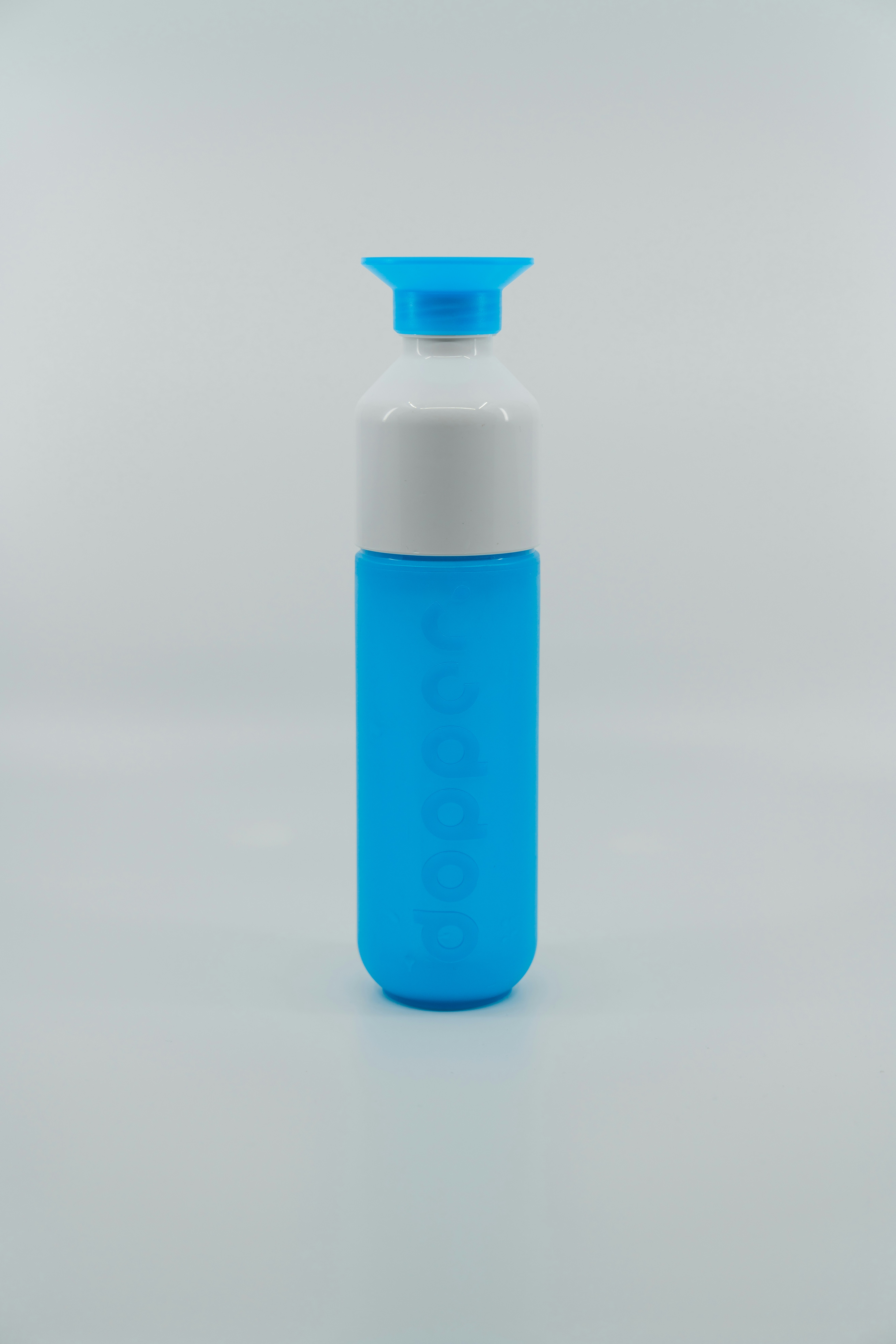 teala nd white plastic container