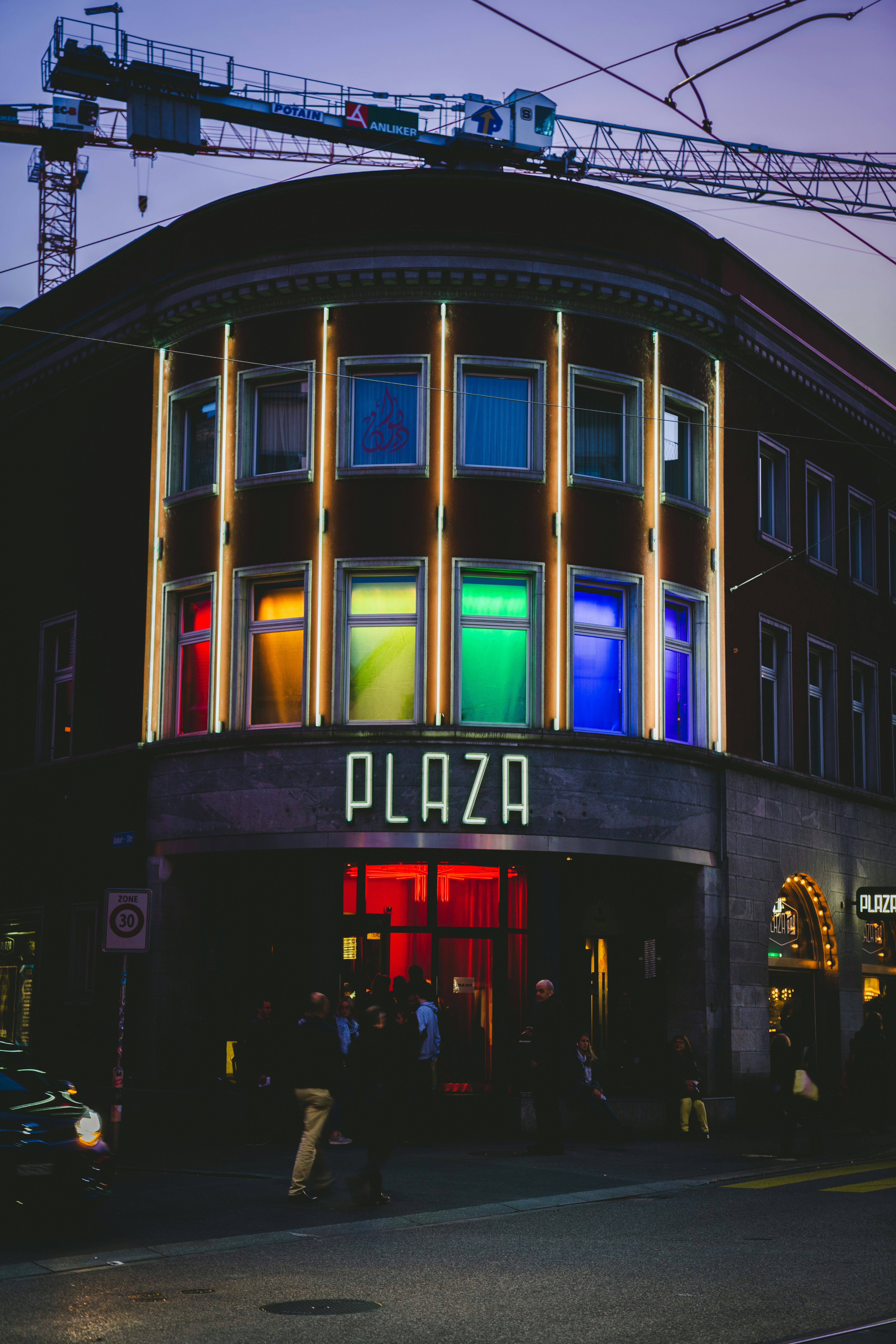 HTELqmPdzBE