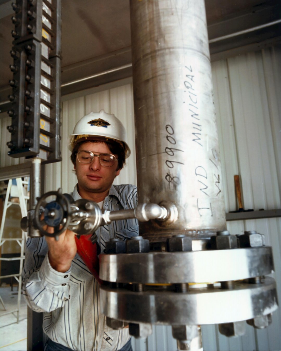 CRAFTSMAN WORKS ON THE LOWER PART OF THE REACTOR DURING CONSTRUCTION OF THE CATALYTIC COAL GASIFICATION UNIT.