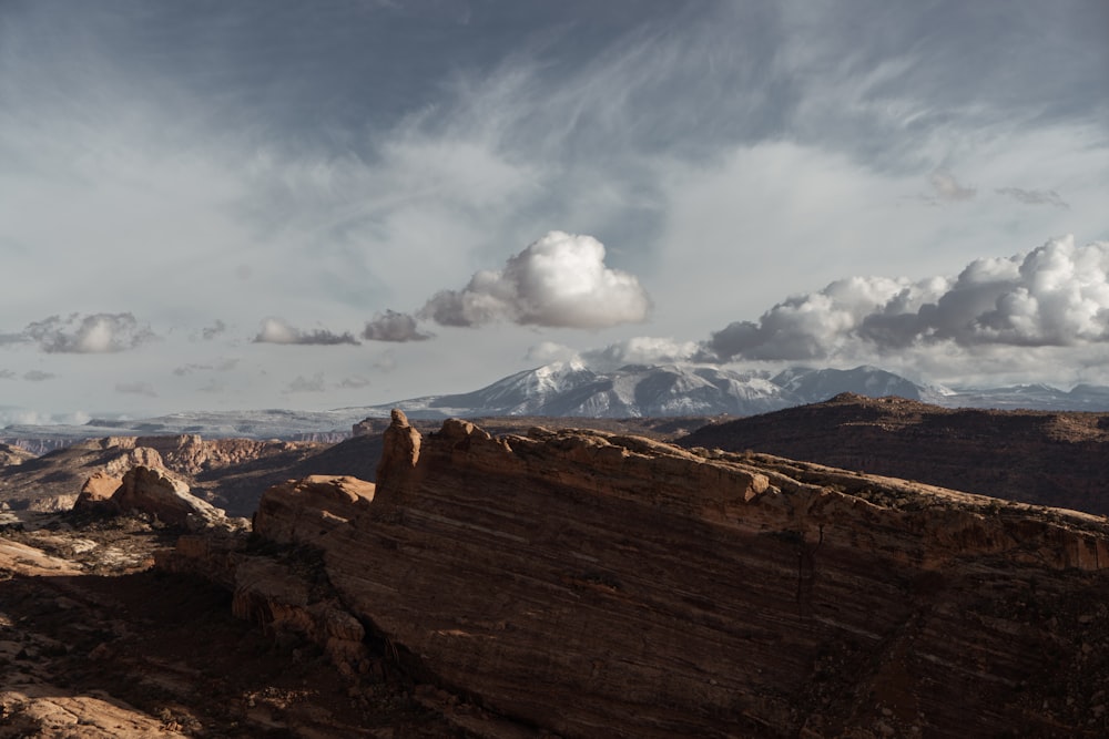 mountain during daytime