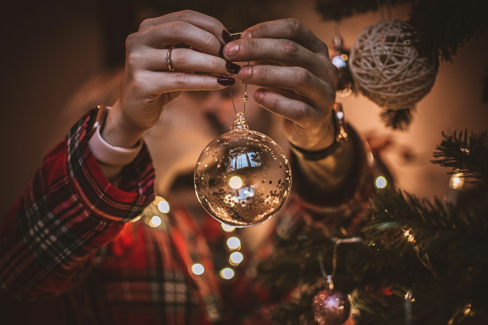 Nikon D3500 sample photo. Person holding christmas bauble photography