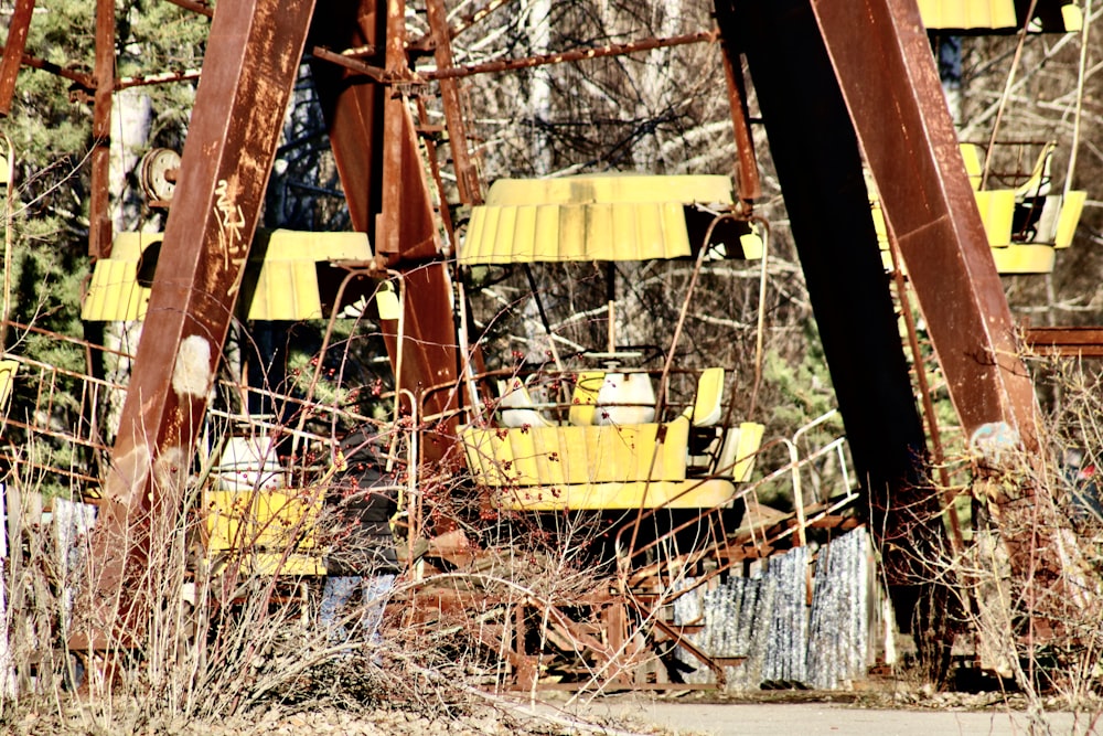 closeup photo of yellow ferris wheel