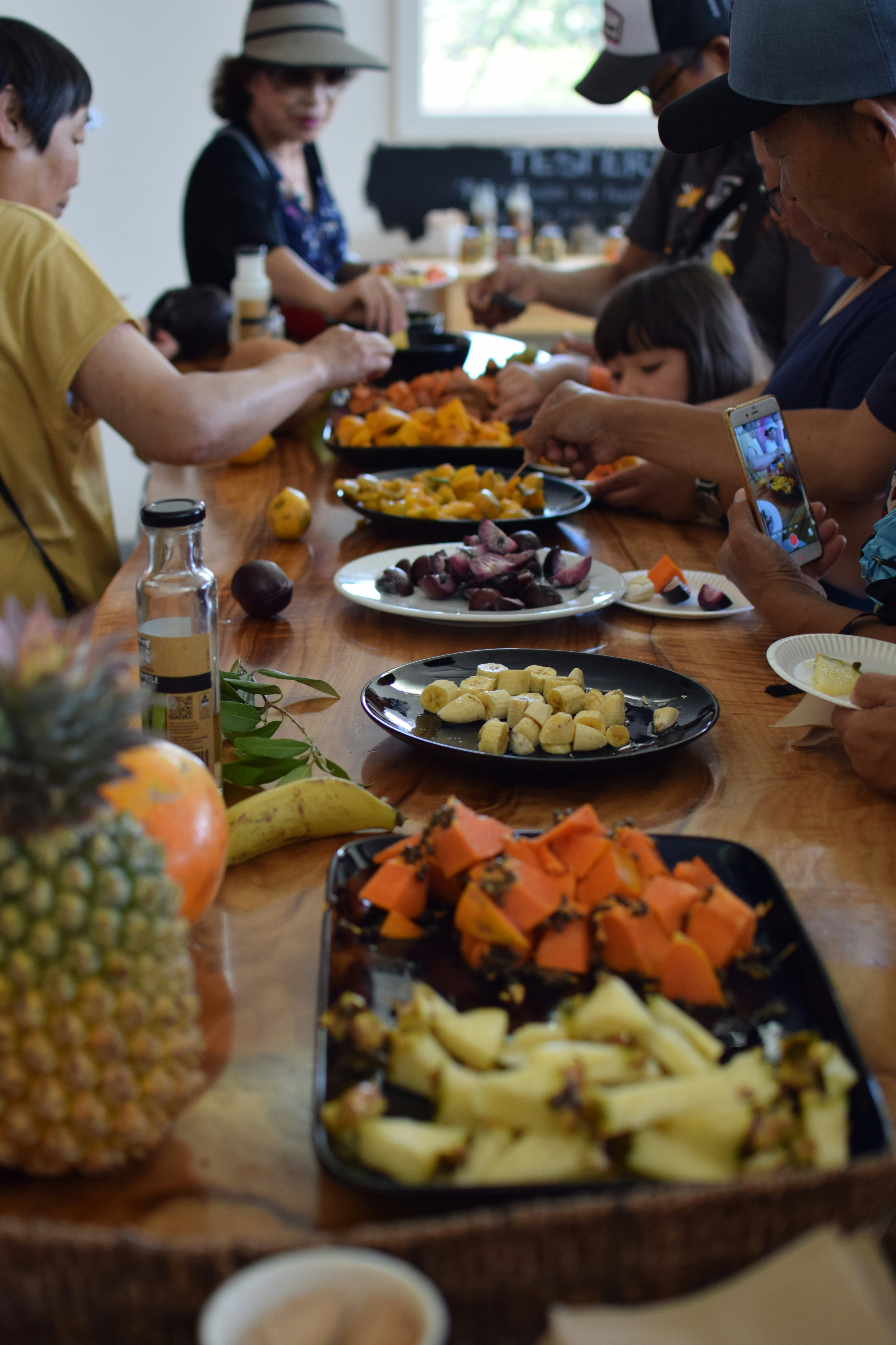 hawaiian family meal