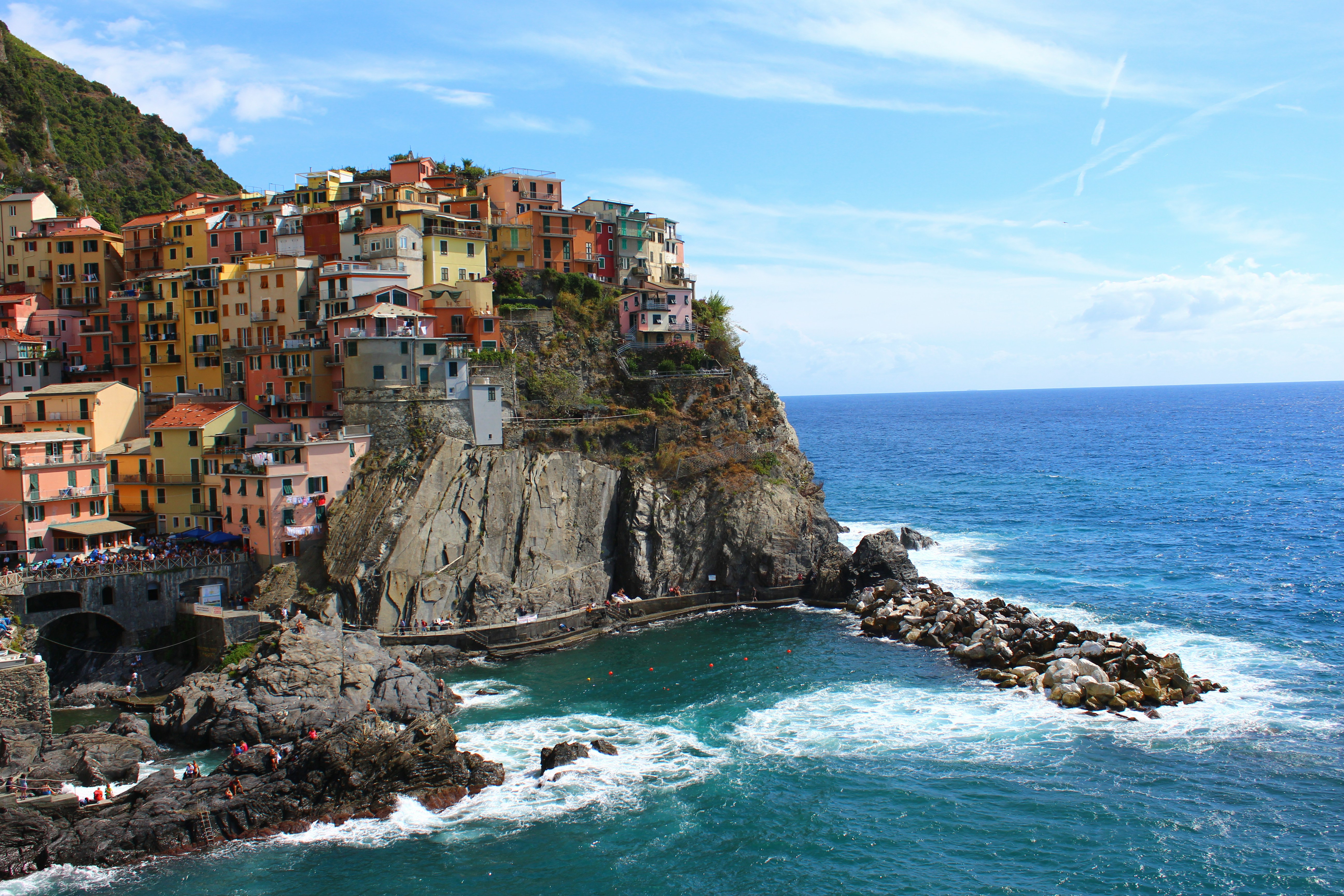 aerial photography of houses near body of water