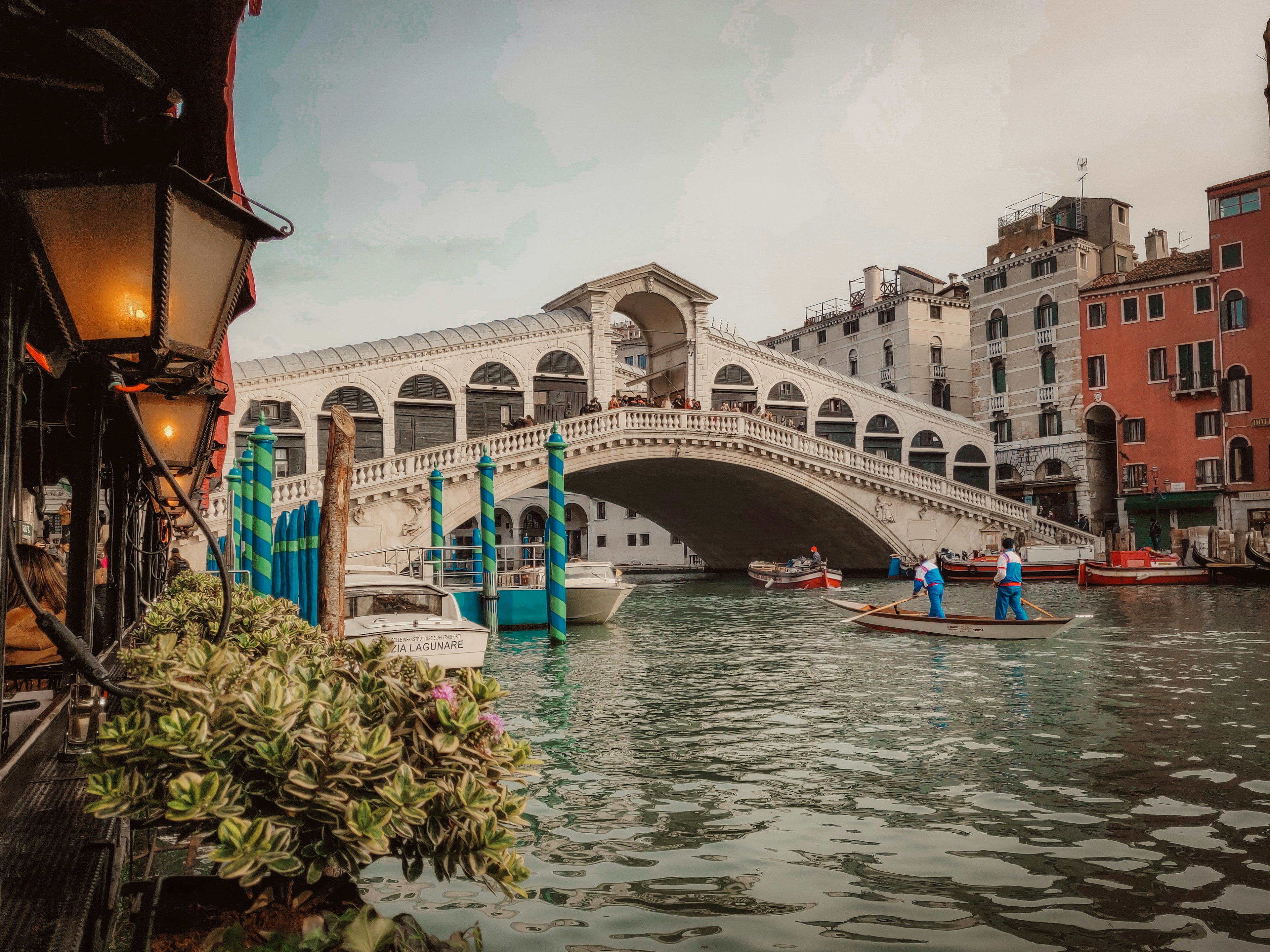 il ponte di rialto a venezia, una delle esperienze da non perdere