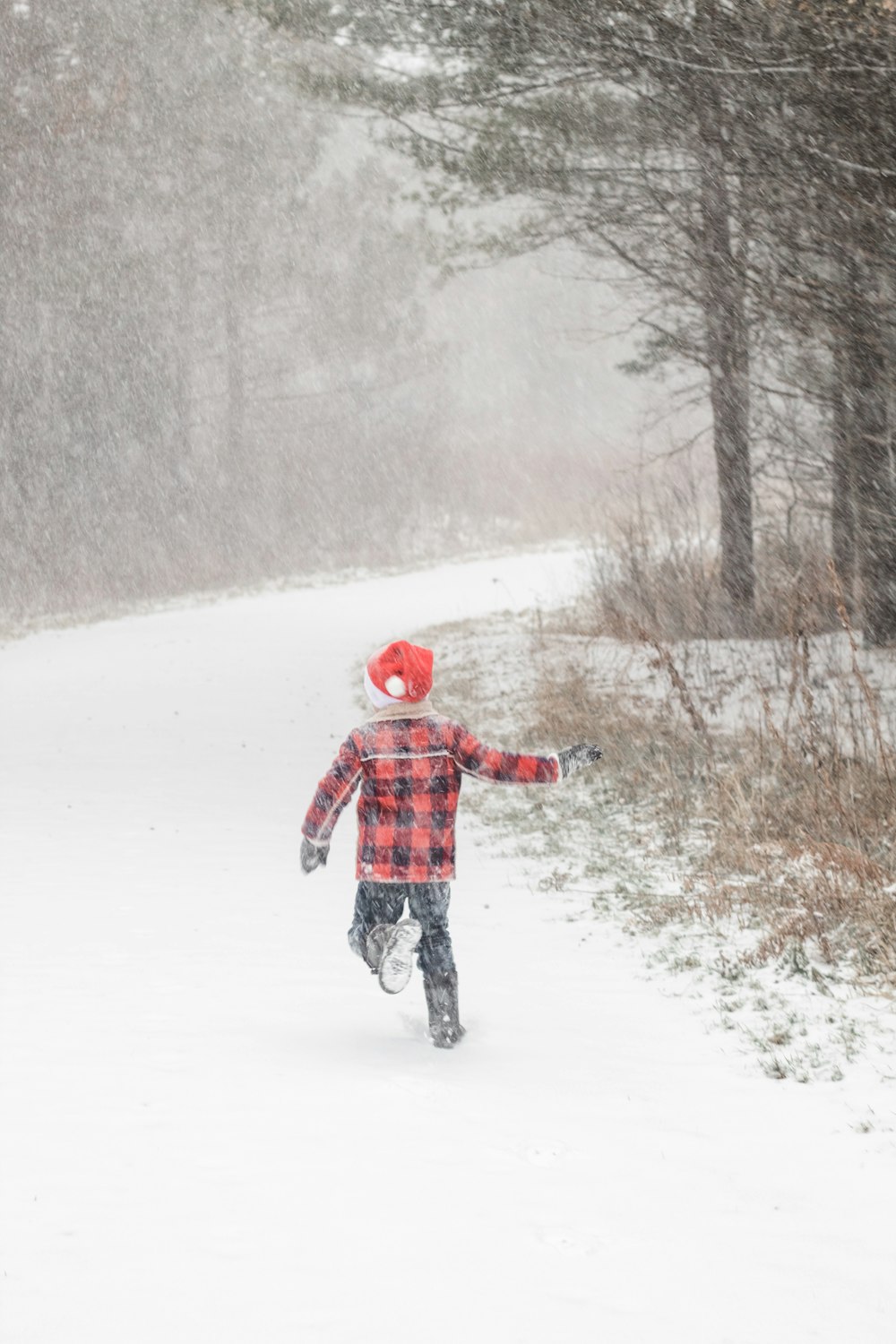 children running on snow