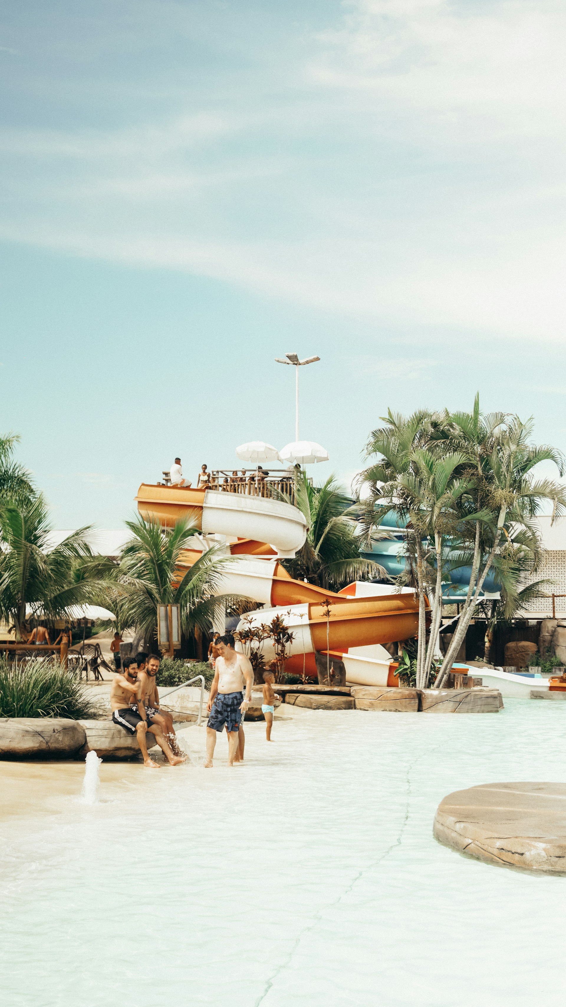 gray computer monitor