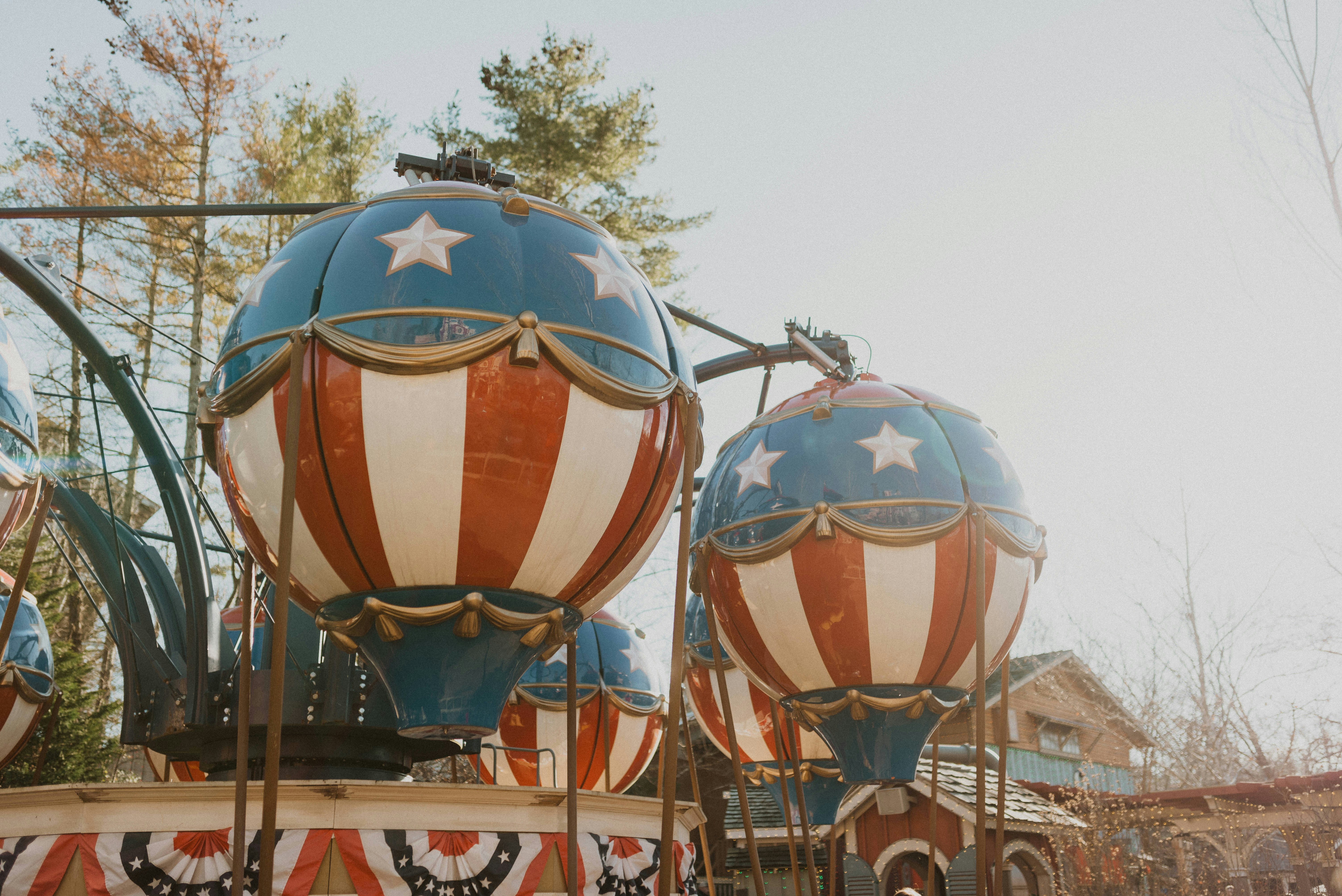 blue and white carnival ride