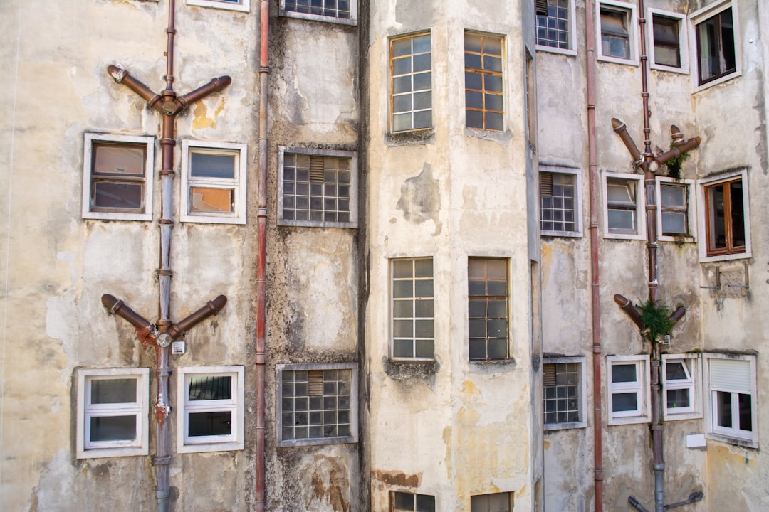 An abandoned building in the middle of Lisbon