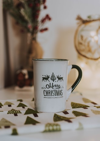Close-up of a colorful custom mug with a festive holiday message from Happy Print.
