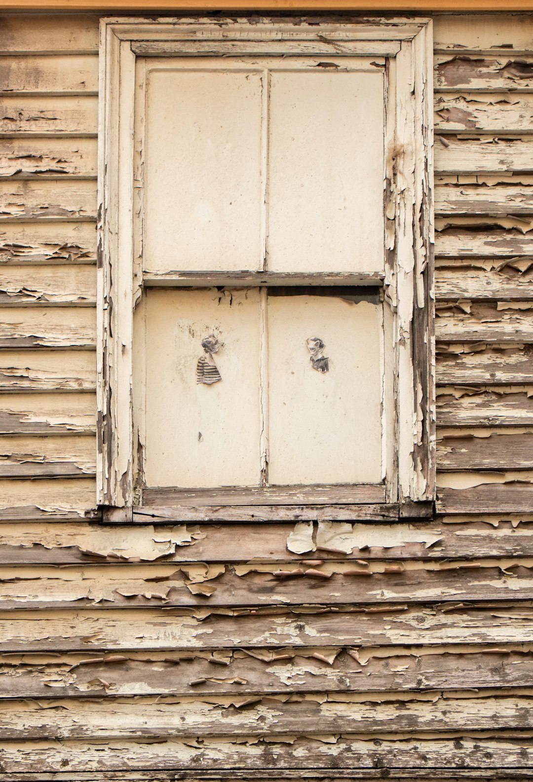 shallow focus photo of white wooden window