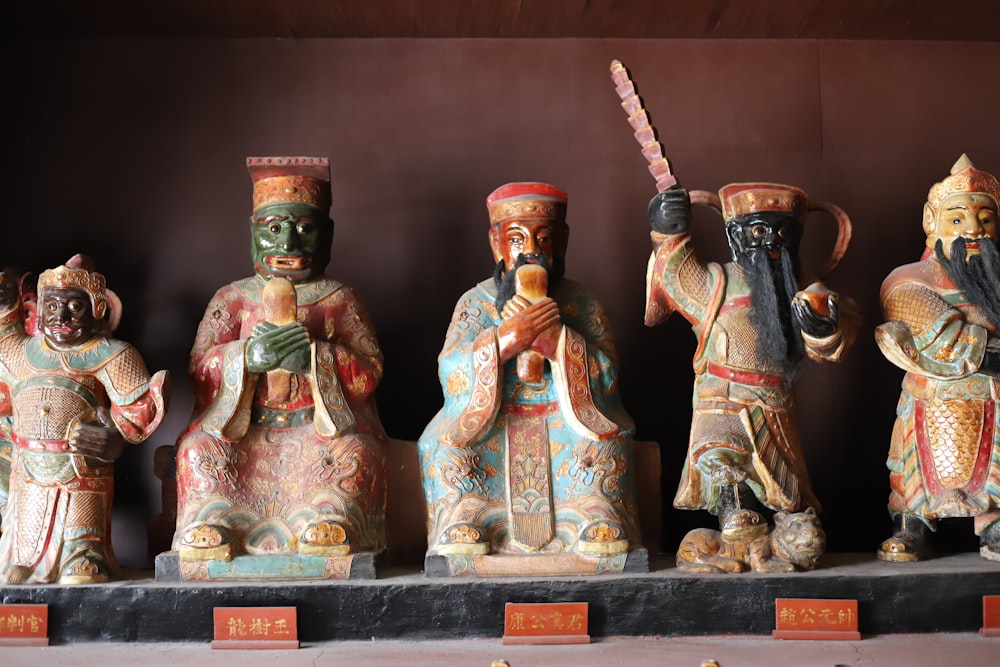 shallow focus photo of ceramic figurines