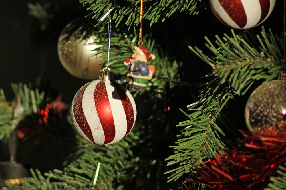 shallow focus photo of white and red Christmas bauble