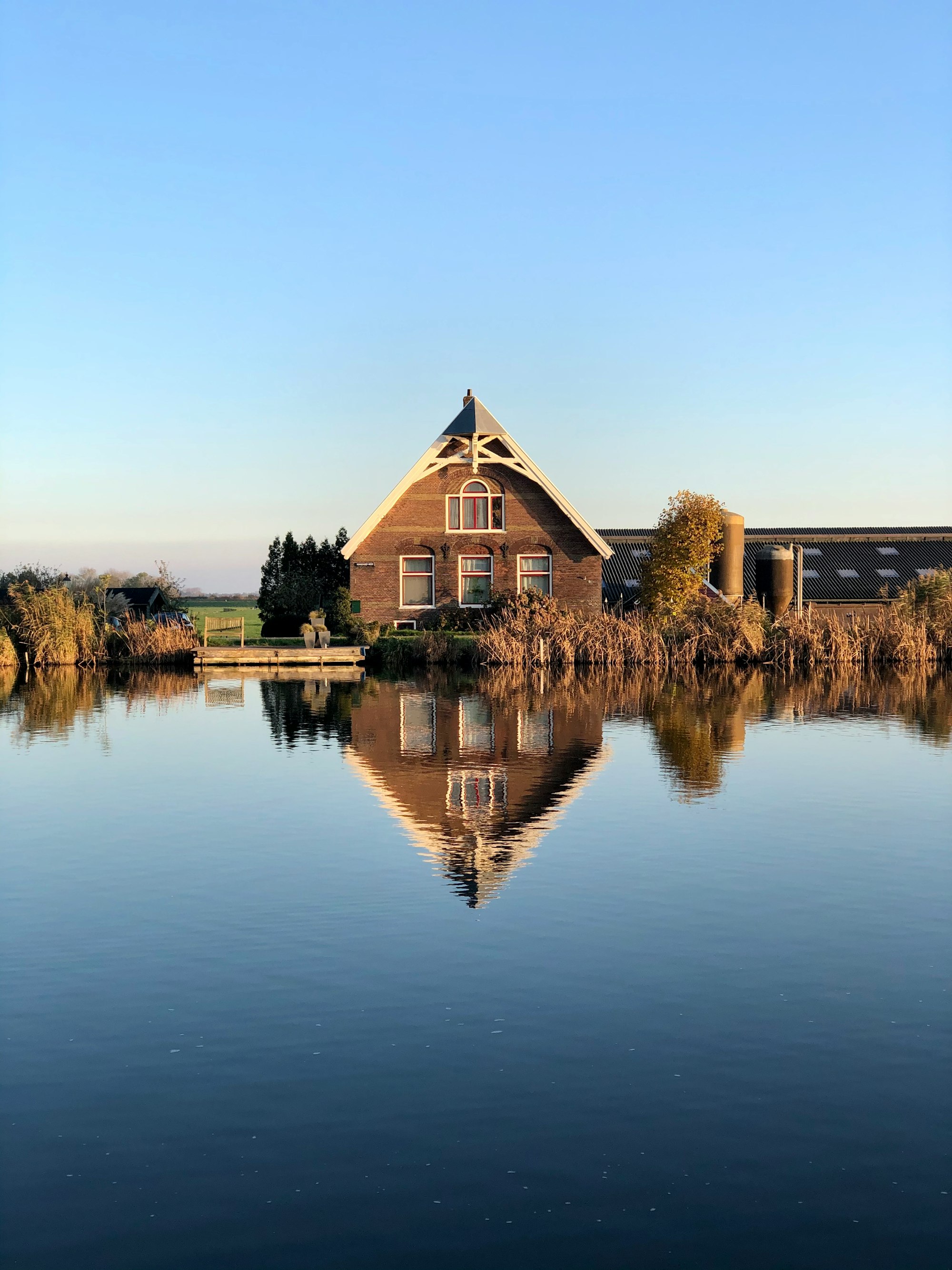 brown wooden house photograph