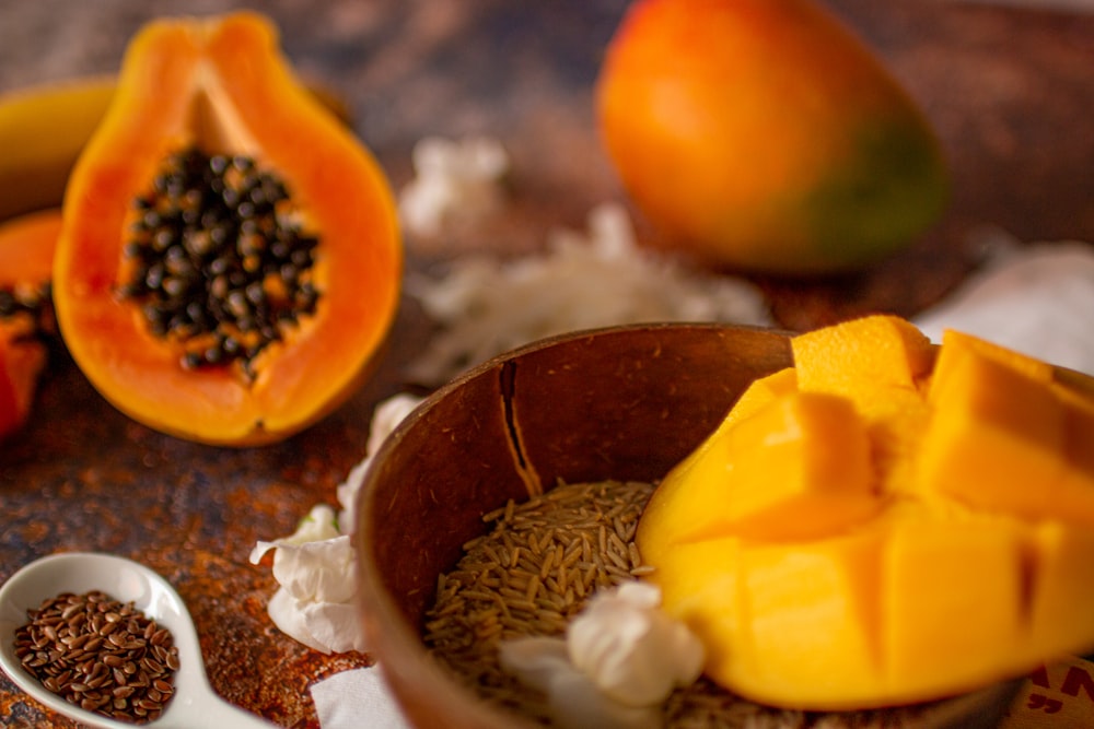 mango in bowl