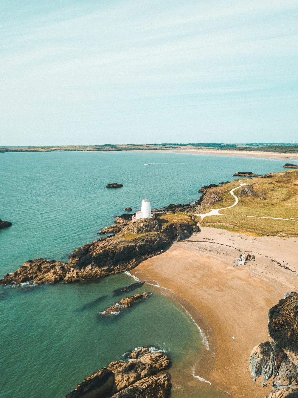 wide-angle photography of seashore during daytime