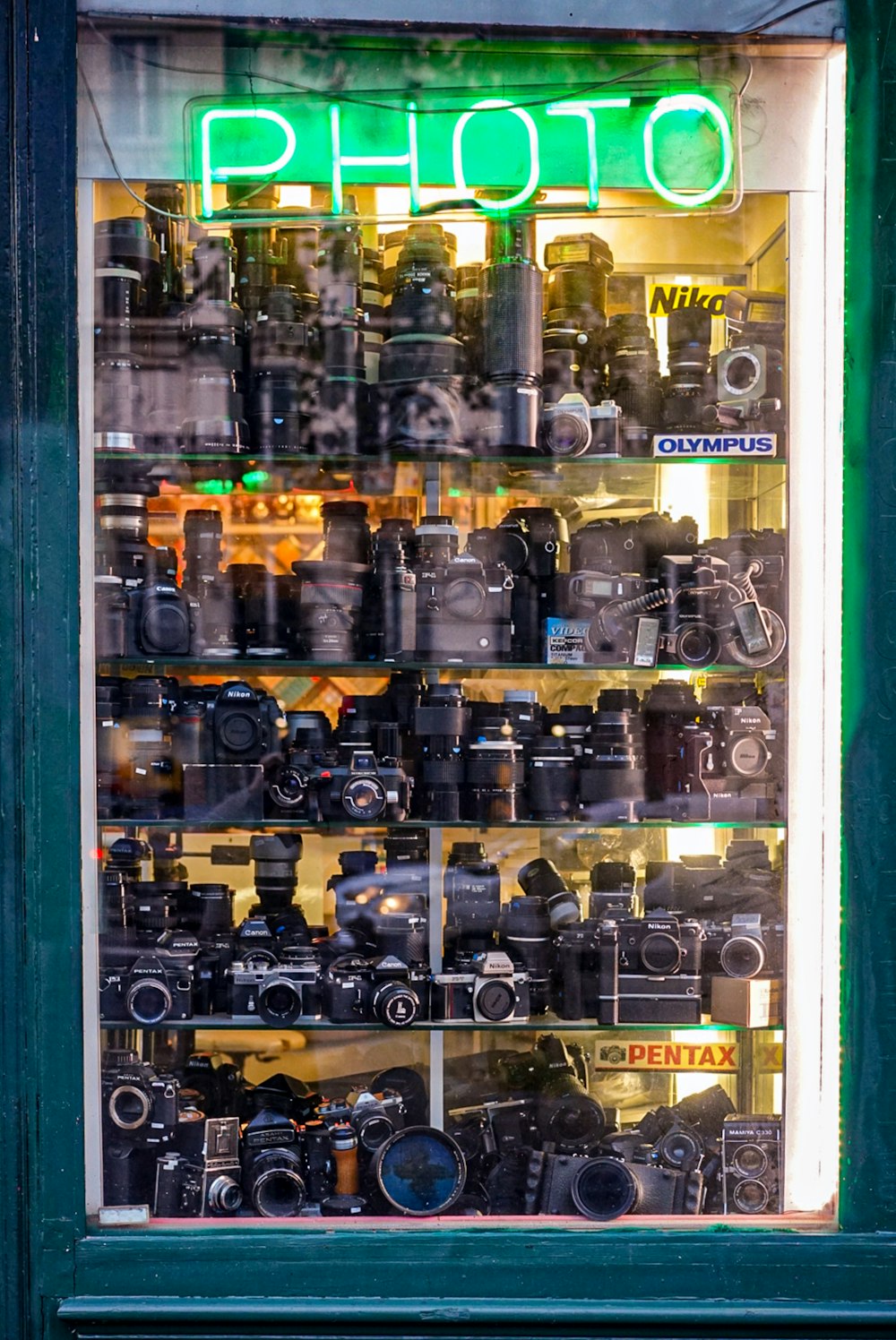 câmeras vintage na vitrine