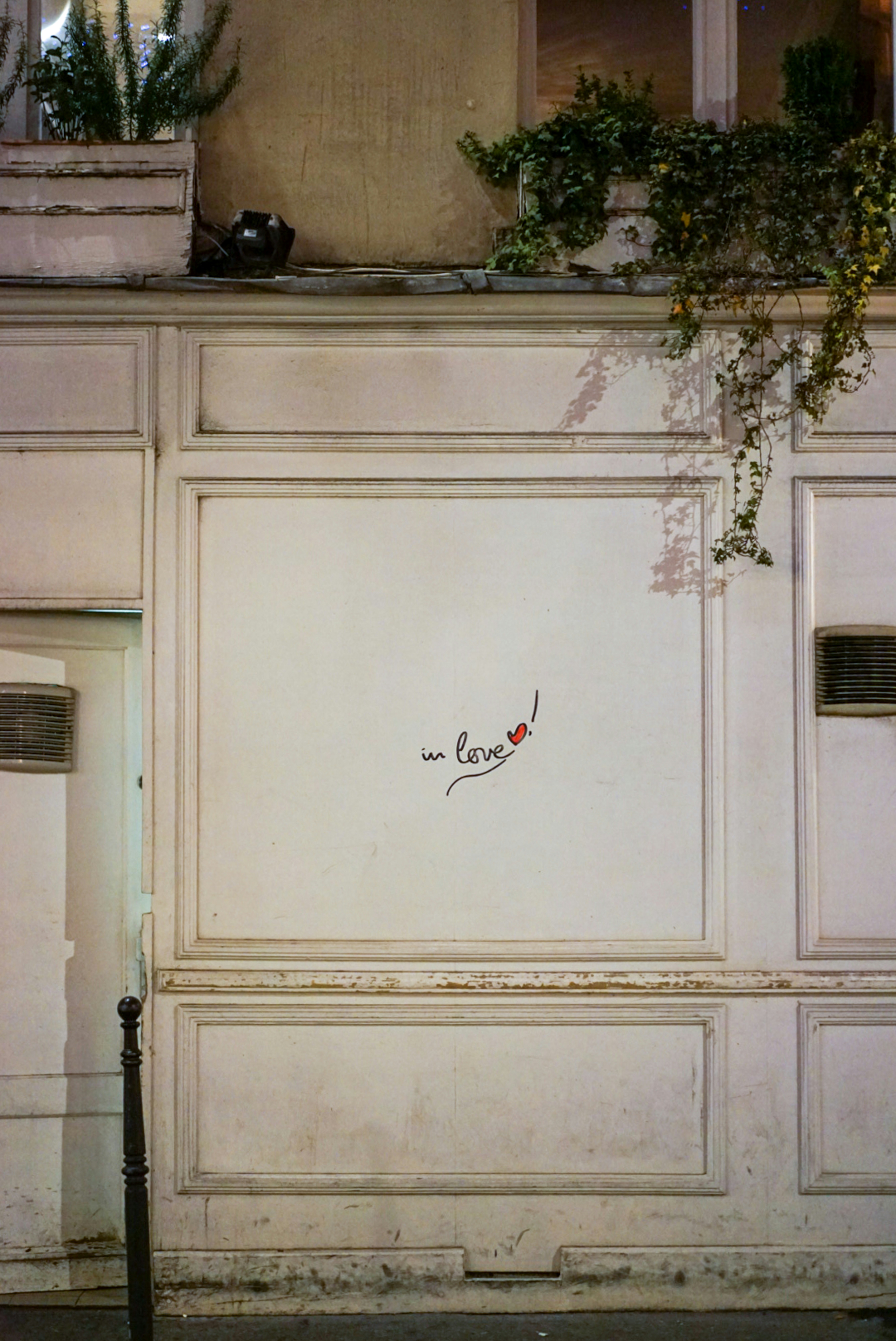 armário de madeira branco