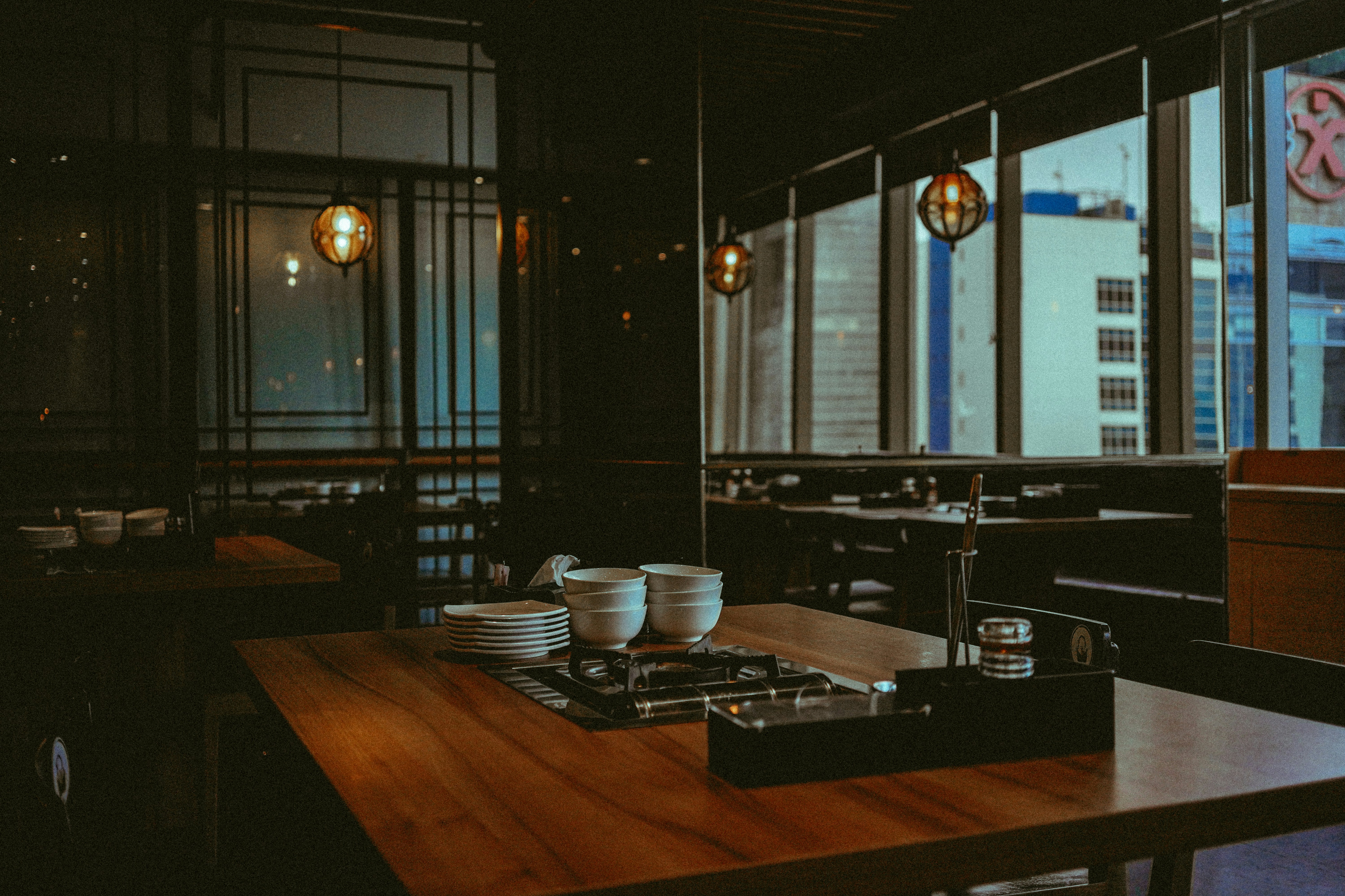 From Alpine Farm to Plate: How Swiss Boutique Hotels Partner with Micro‑Farms and Chef Pop‑Ups in 2026