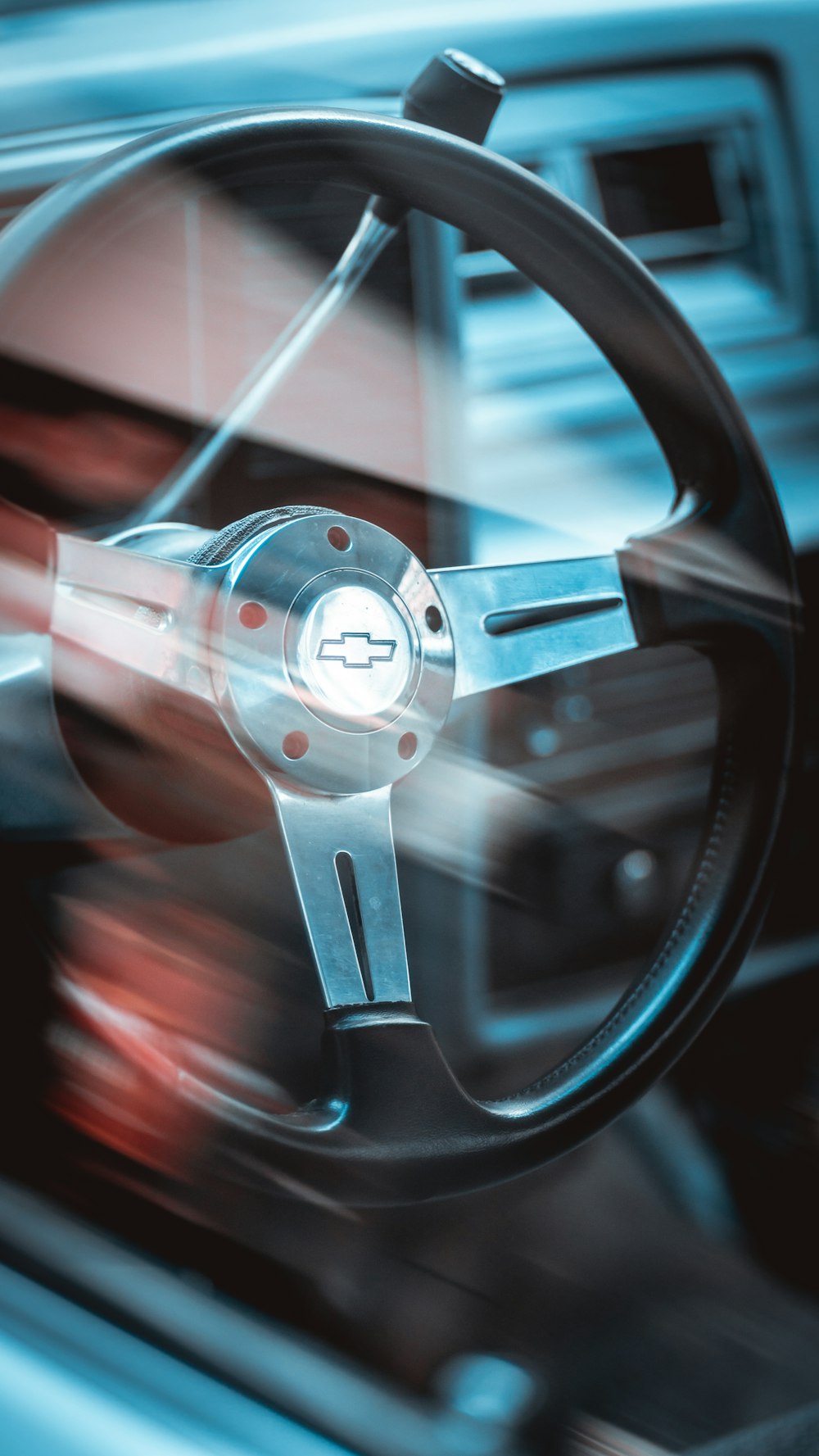 shallow focus photo of gray Chevrolet steering wheel