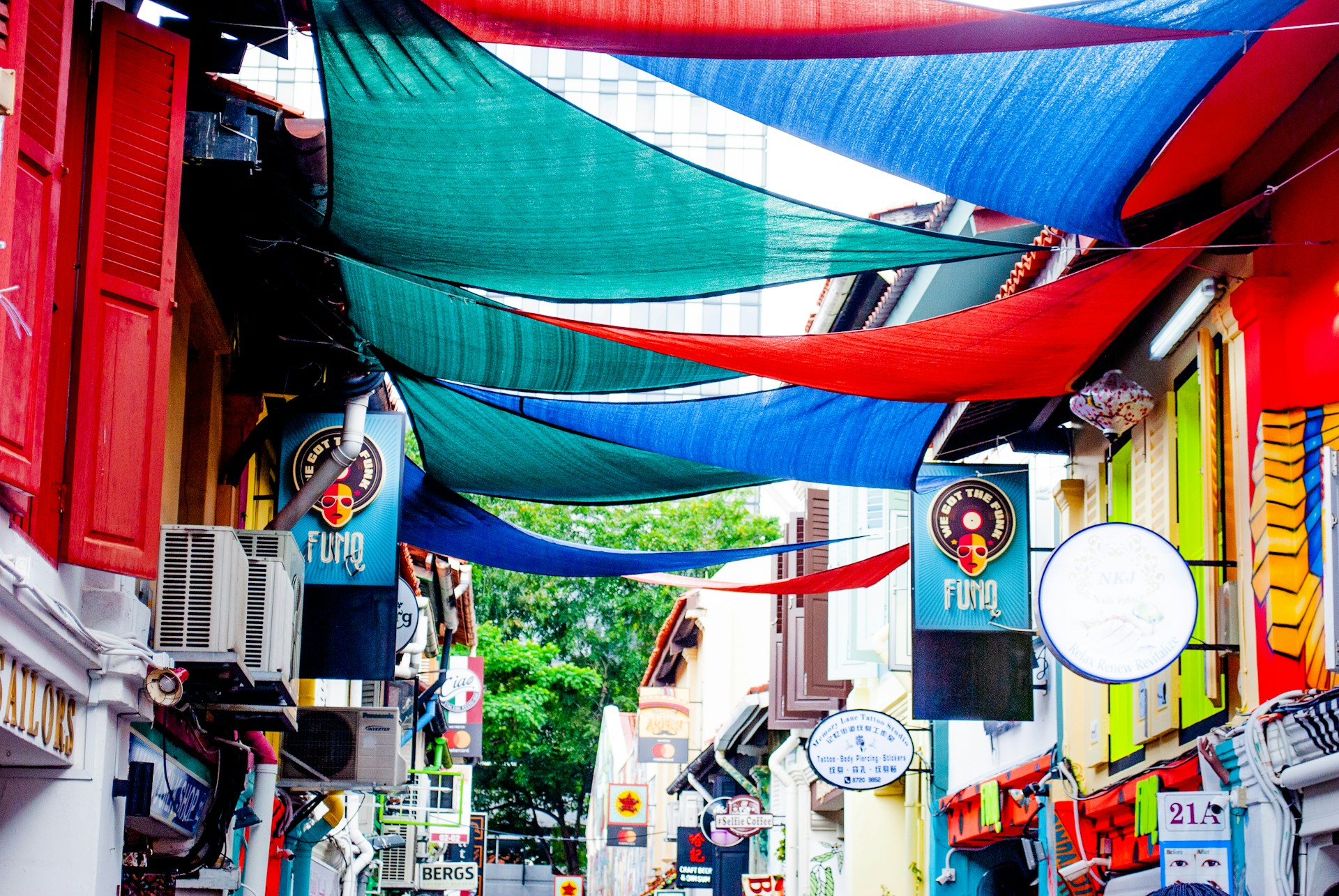 black and white bed linen