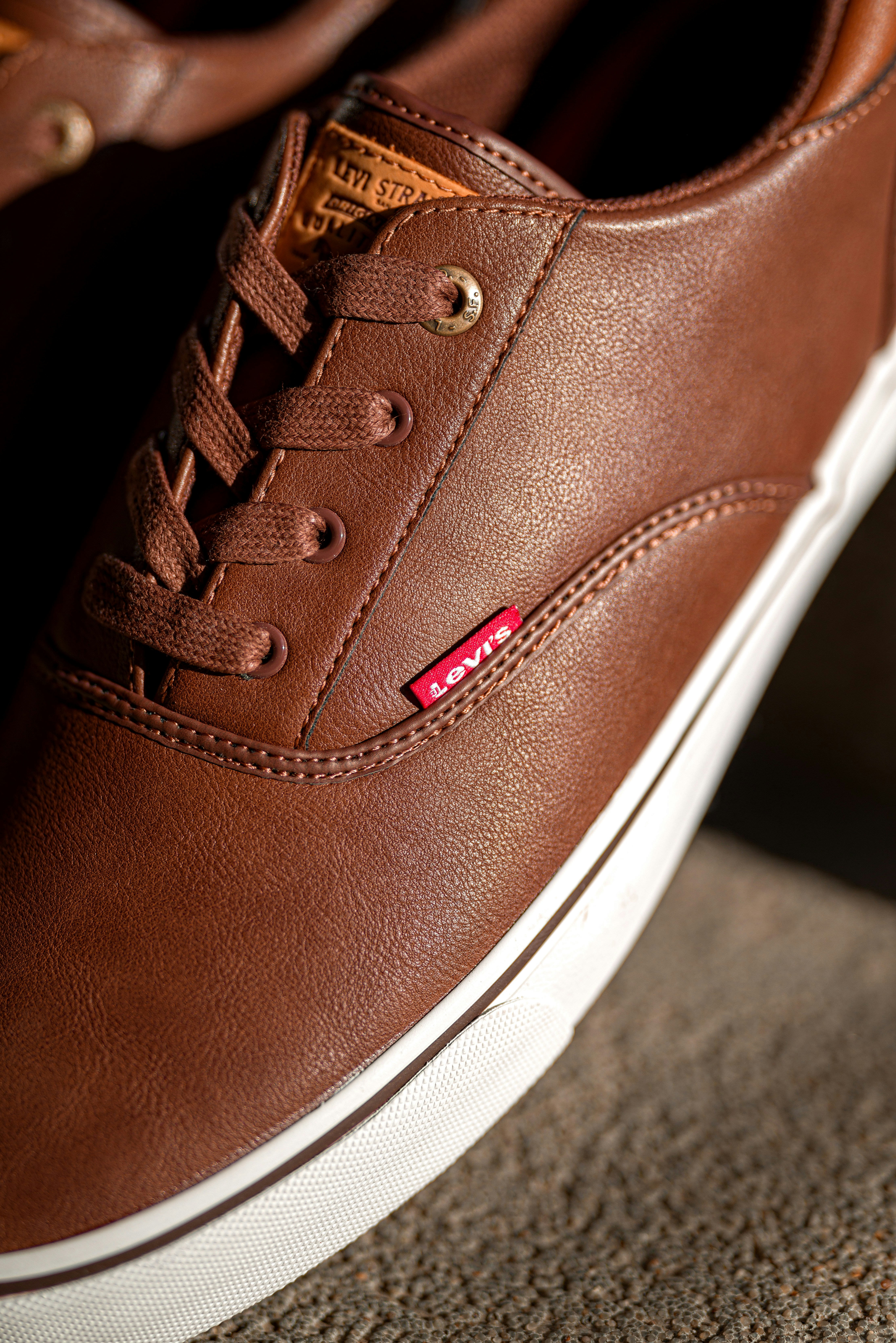 levi's brown leather shoes