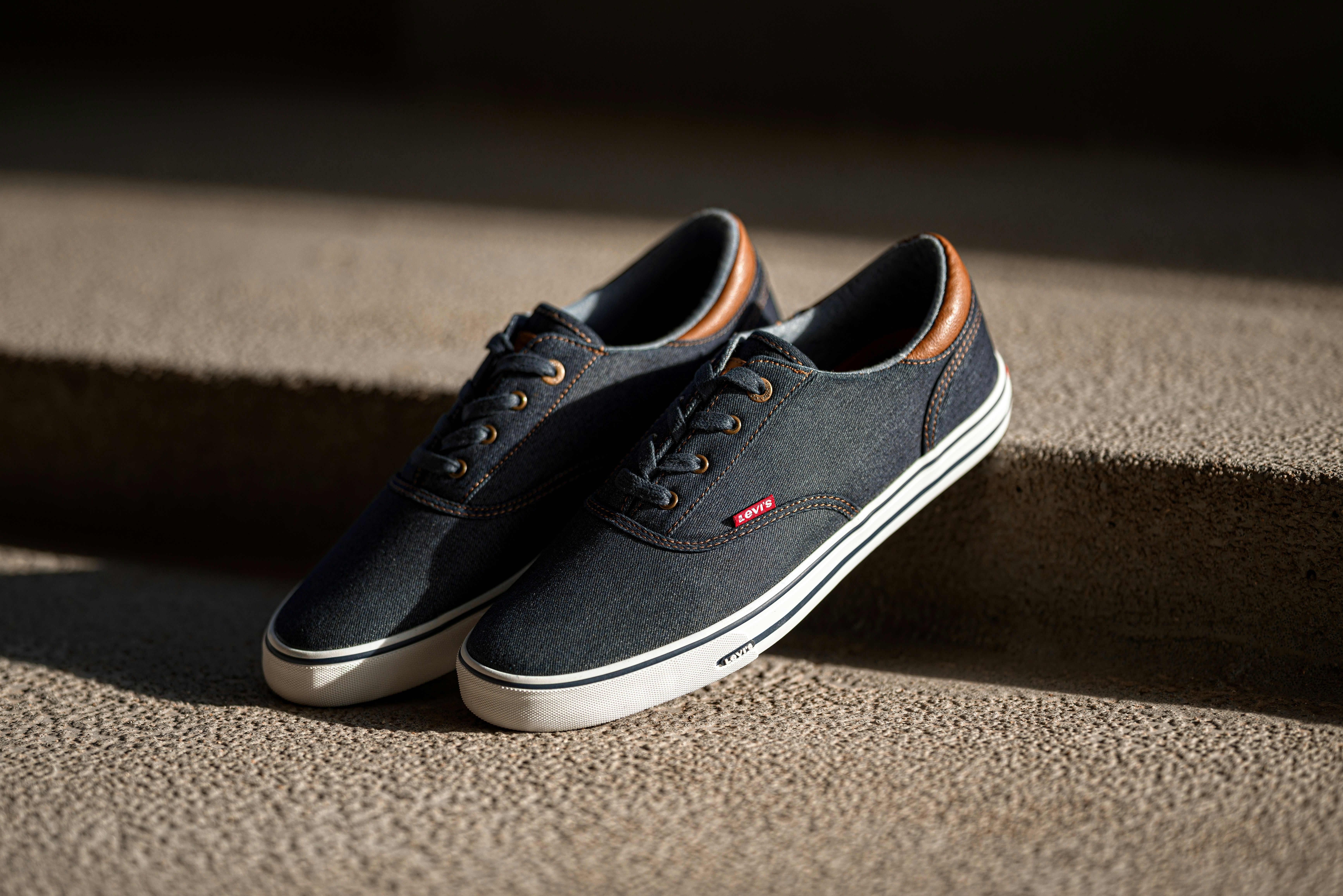 levis leather sneakers