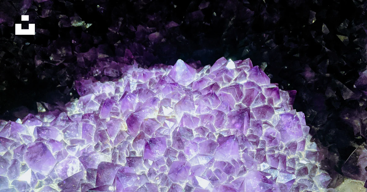 Geoda rosa y negra foto – Imagen de Cristal gratuita en Unsplash