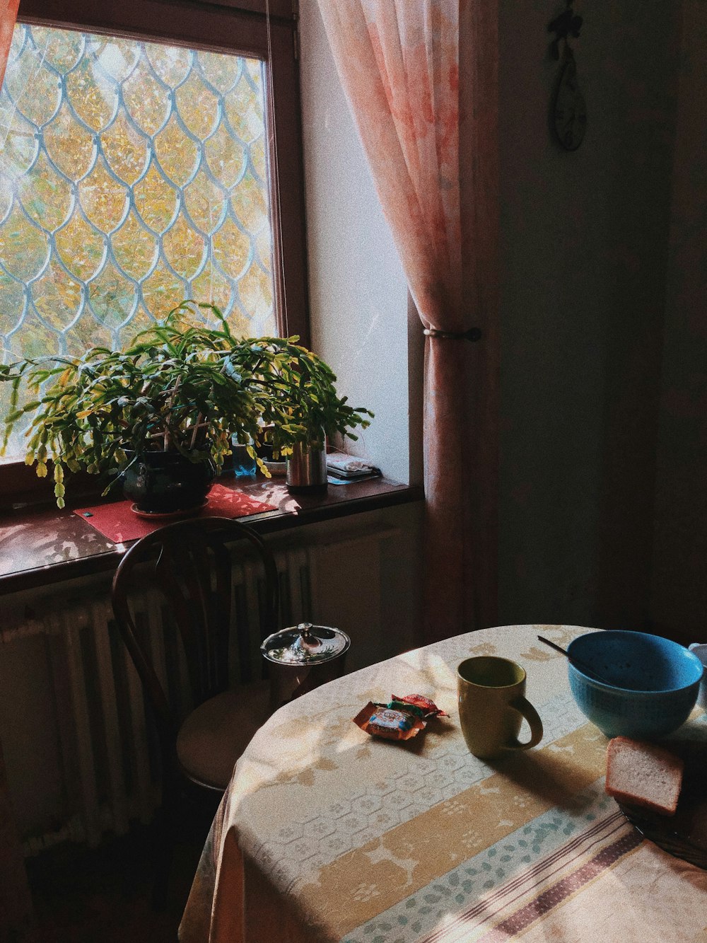 mug and bowl on table