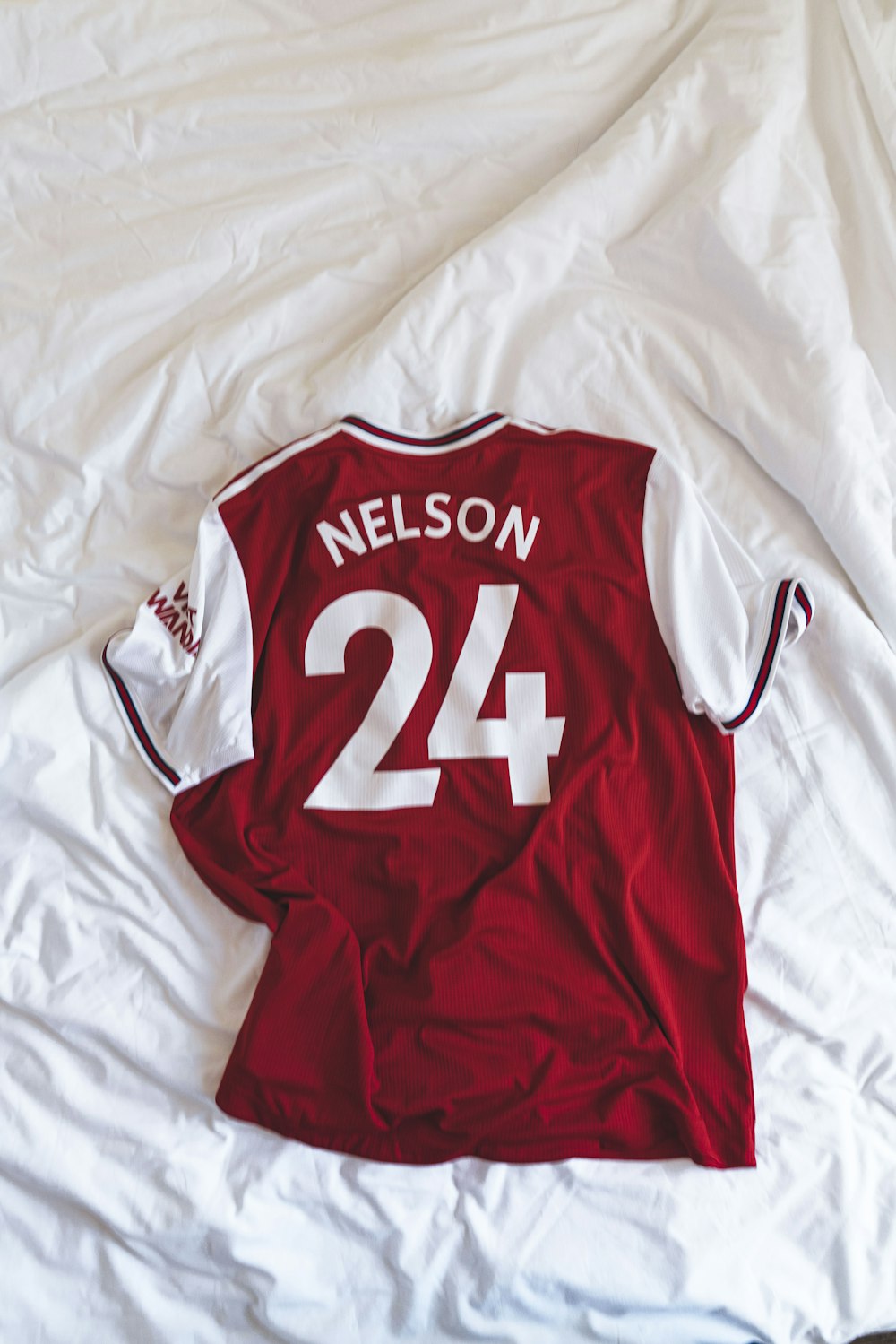 camiseta Nelson 24 roja y blanca