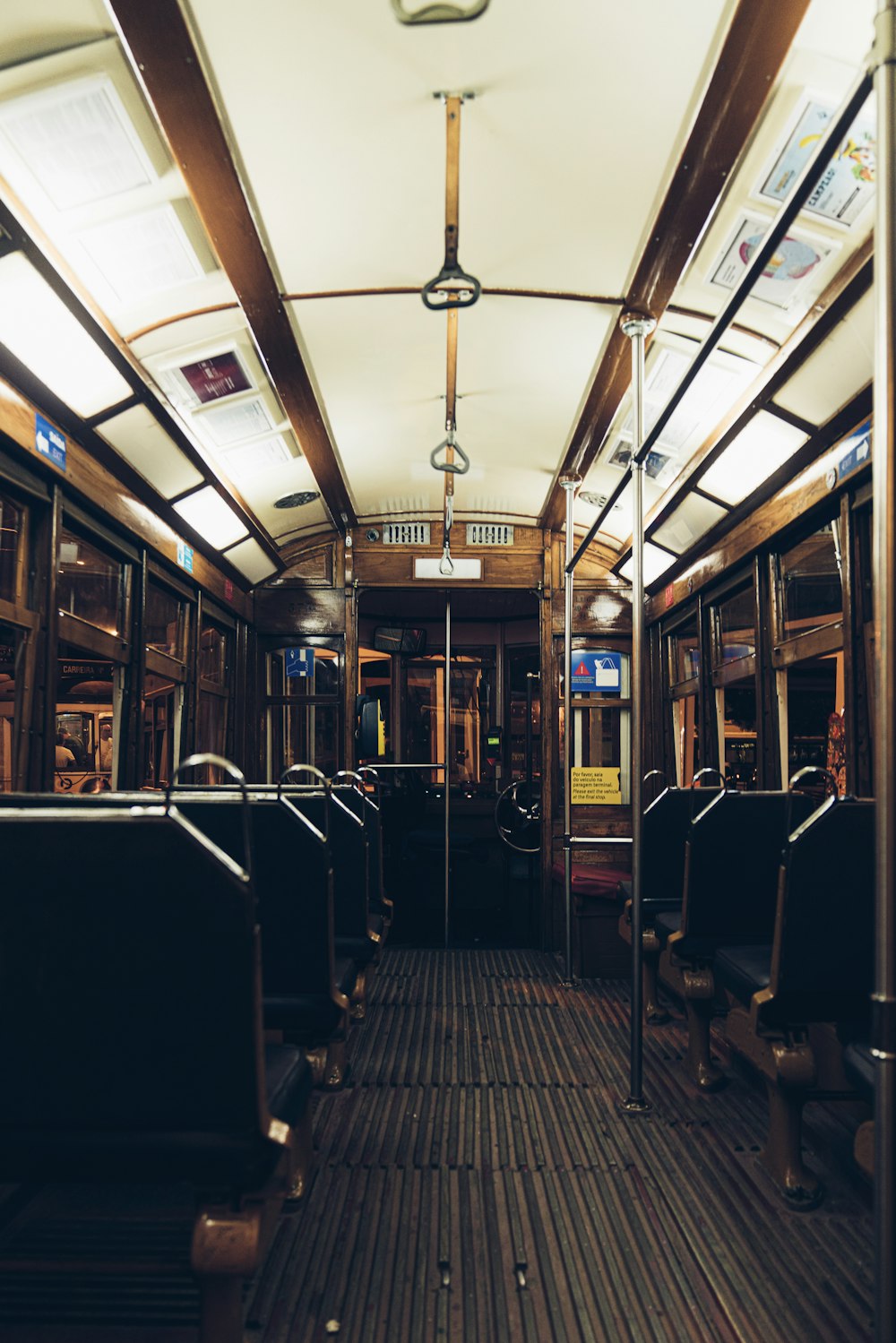 Straßenbahn mit Beleuchtung