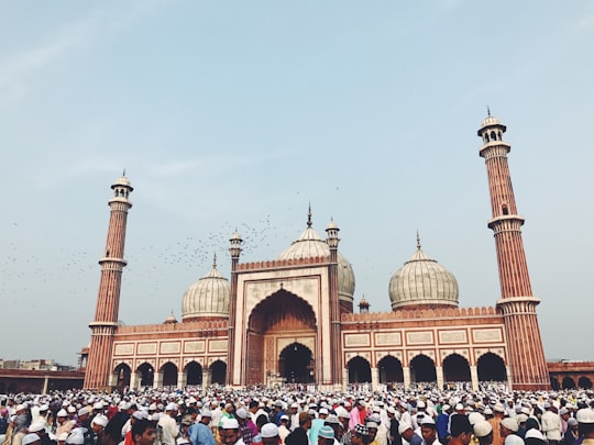 people outside mosque in Jama Masjid India