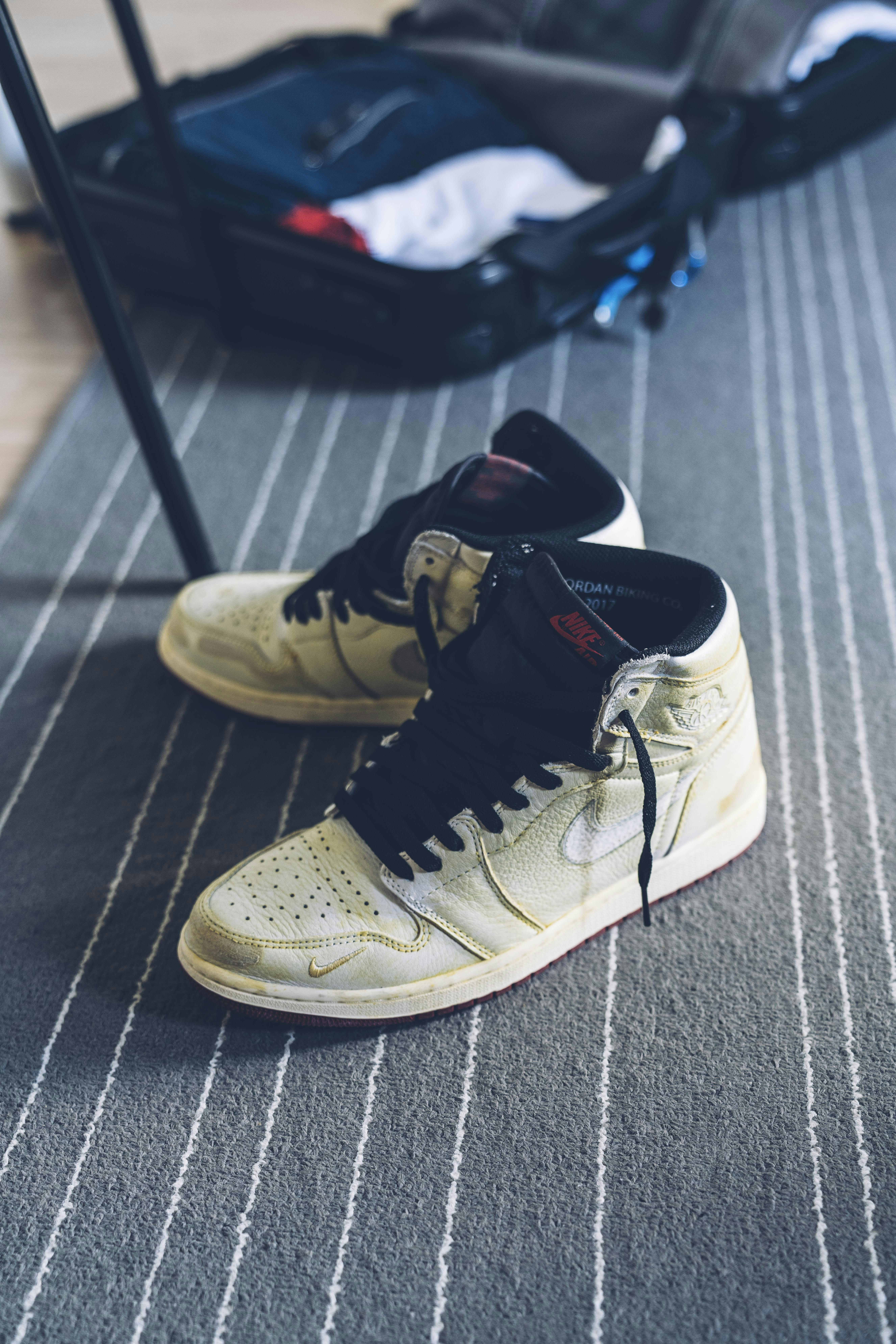 keep new year resolutions — Sneakers and a black bag in a grey tray. Photo: Unsplash