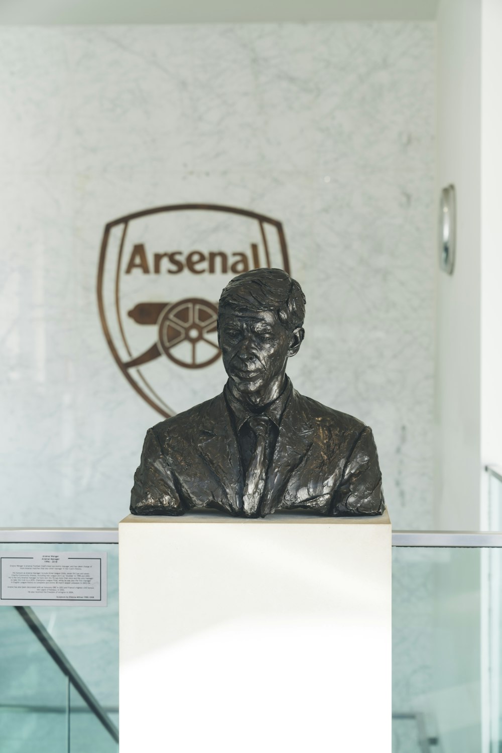 Busto en la cabeza de Arsène Wenger