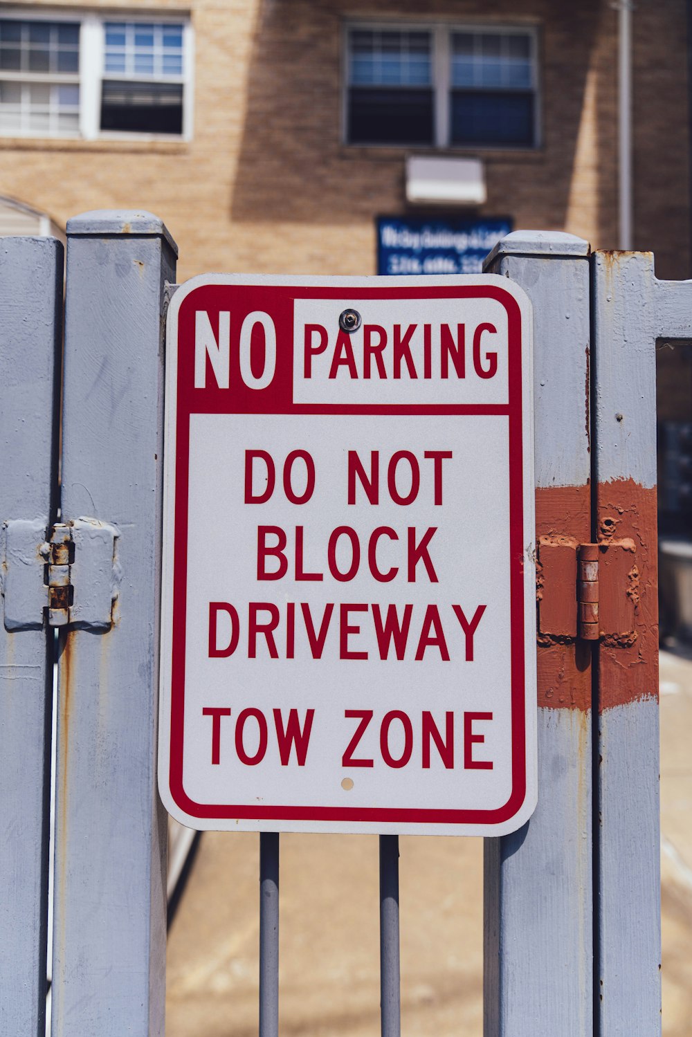 shallow focus photo of No Parking signage