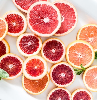 red and orange grapefruits