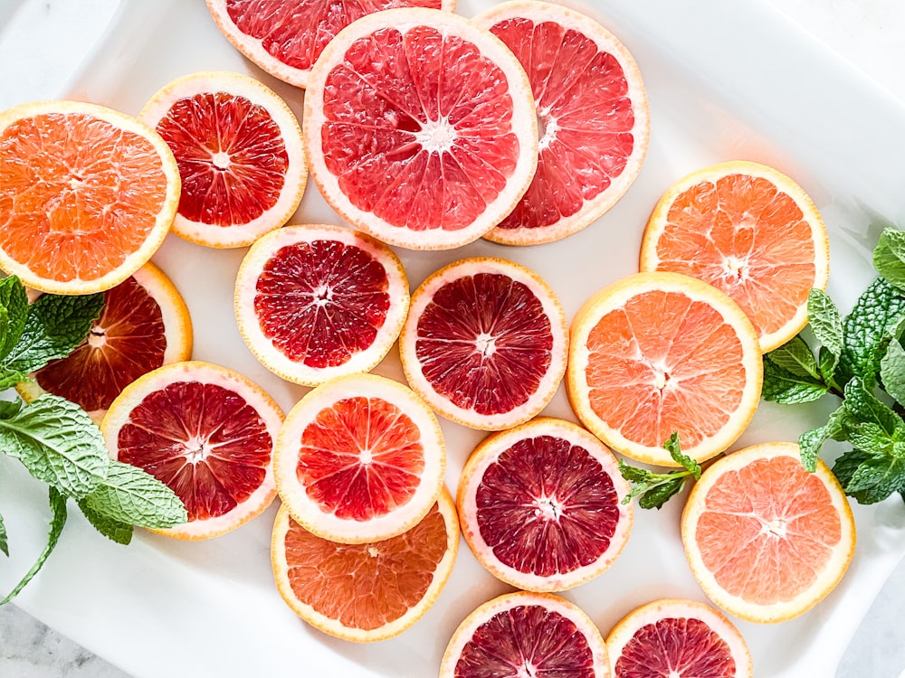 red and orange grapefruits