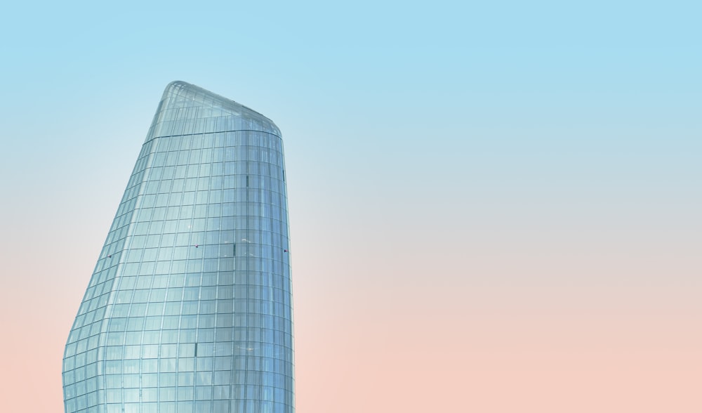 Foto de enfoque superficial de un edificio azul