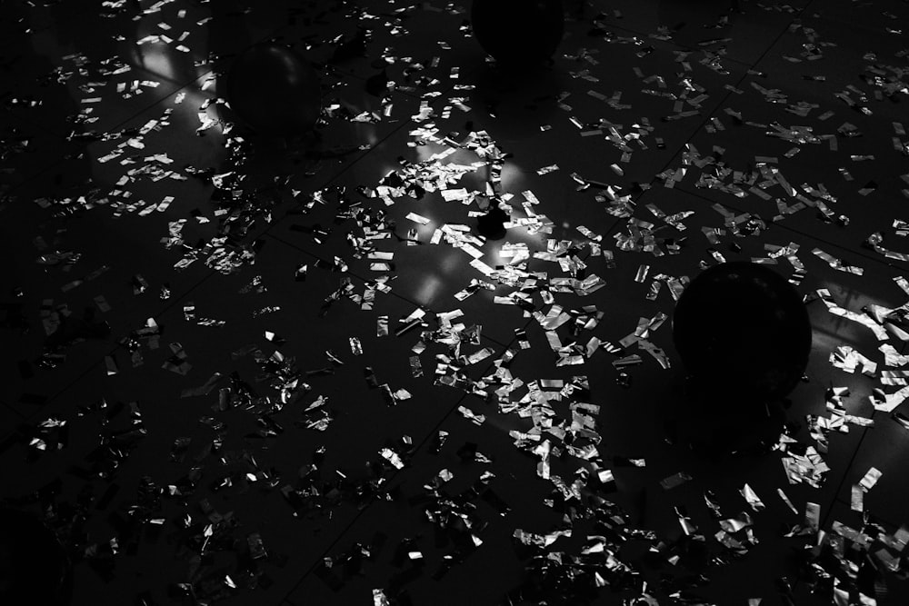 a black and white photo of a bunch of confetti